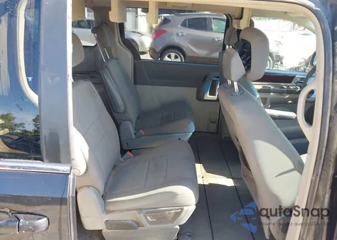 2010 Chrysler Town & Country Touring z USA, uszkodzony, nr VIN 2A4RR5D15AR440777